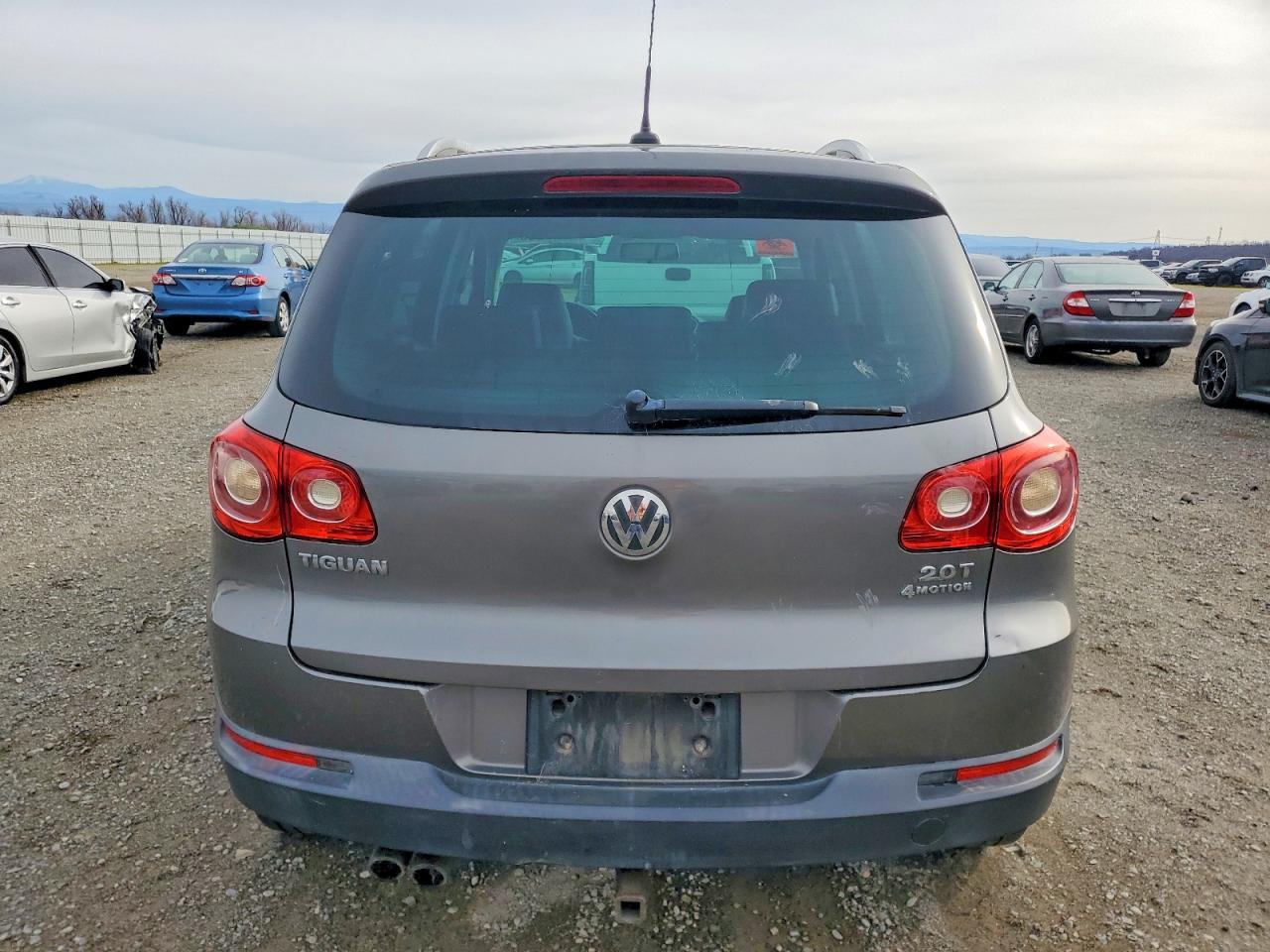 2011 Volkswagen Tiguan VIN WVGBV7AX1BW552908 photo 6