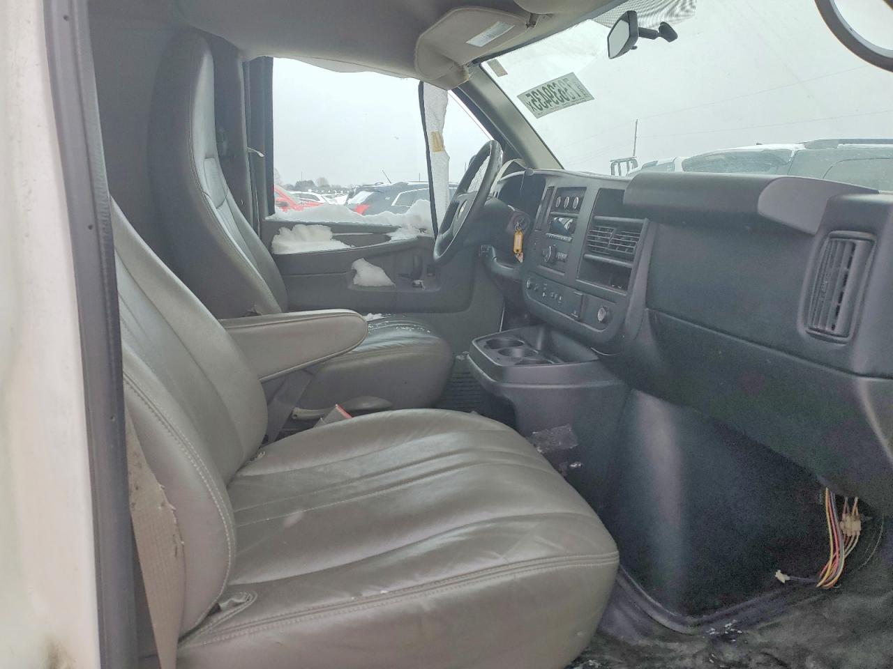 2015 CHEV Express VIN 1GCWGGFF8F1106046 photo 11