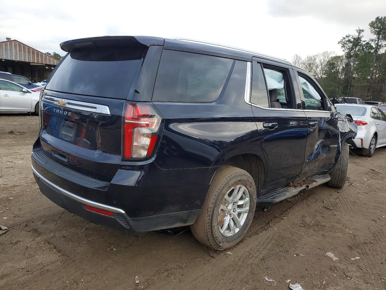2022 Chevrolet Tahoe VIN 1GNSCMKD1NR121007 photo 3