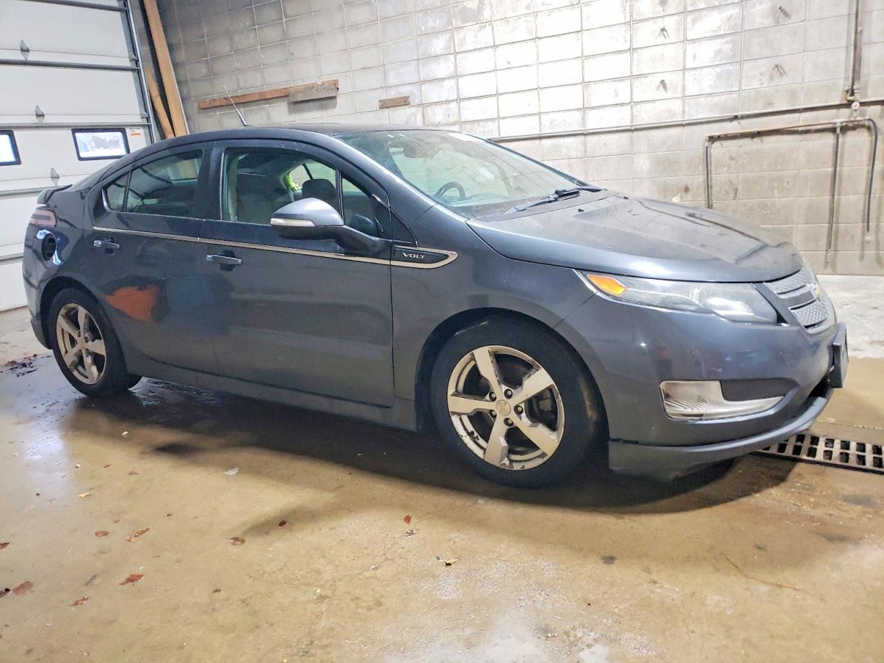 2011 Chev Volt VIN 1G1RD6E48BU100748 photo 4