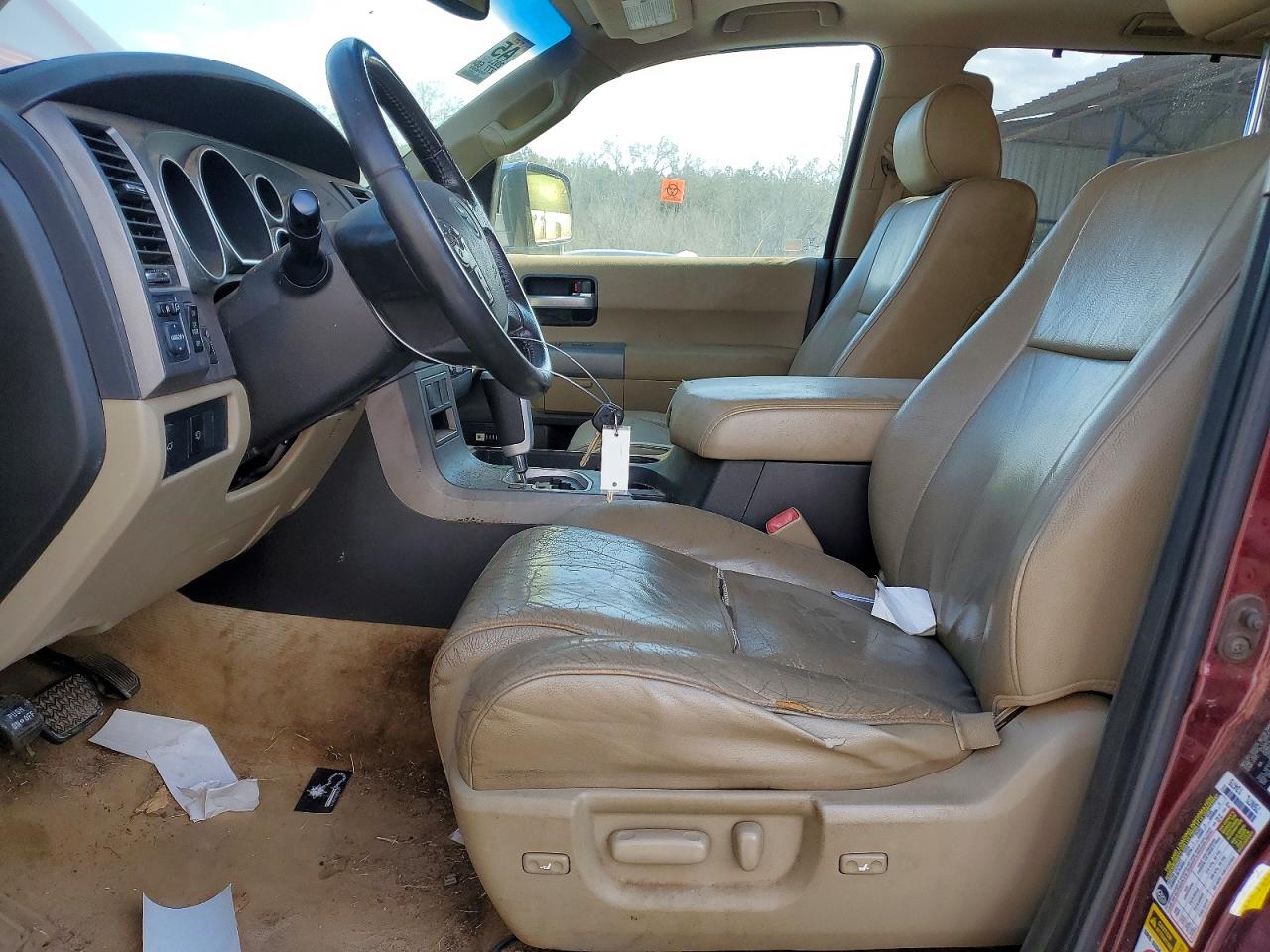 2011 Toyota Sequoia VIN 5TDKY5G15BS035856 photo 7