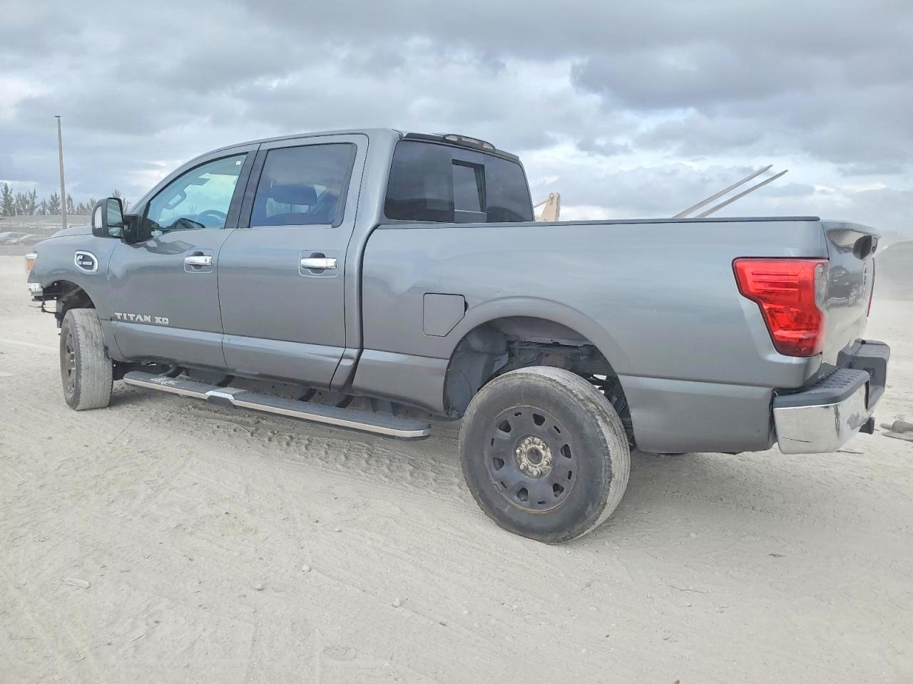 2016 Nissan TITAN VIN 1N6BA1F14GN517646 photo 2