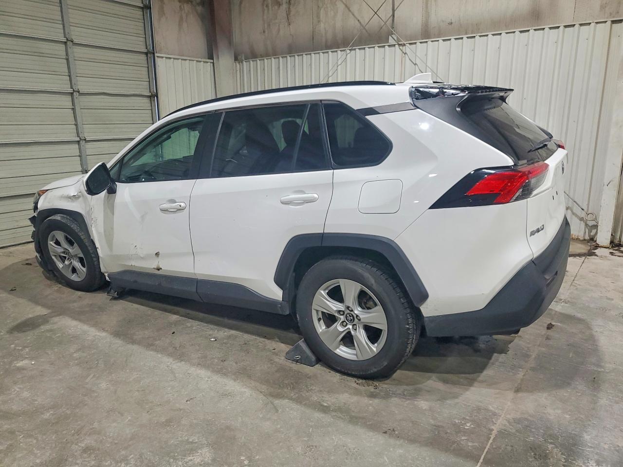 2020 Toyota Rav4 VIN 2T3W1RFV3LC059379 photo 2