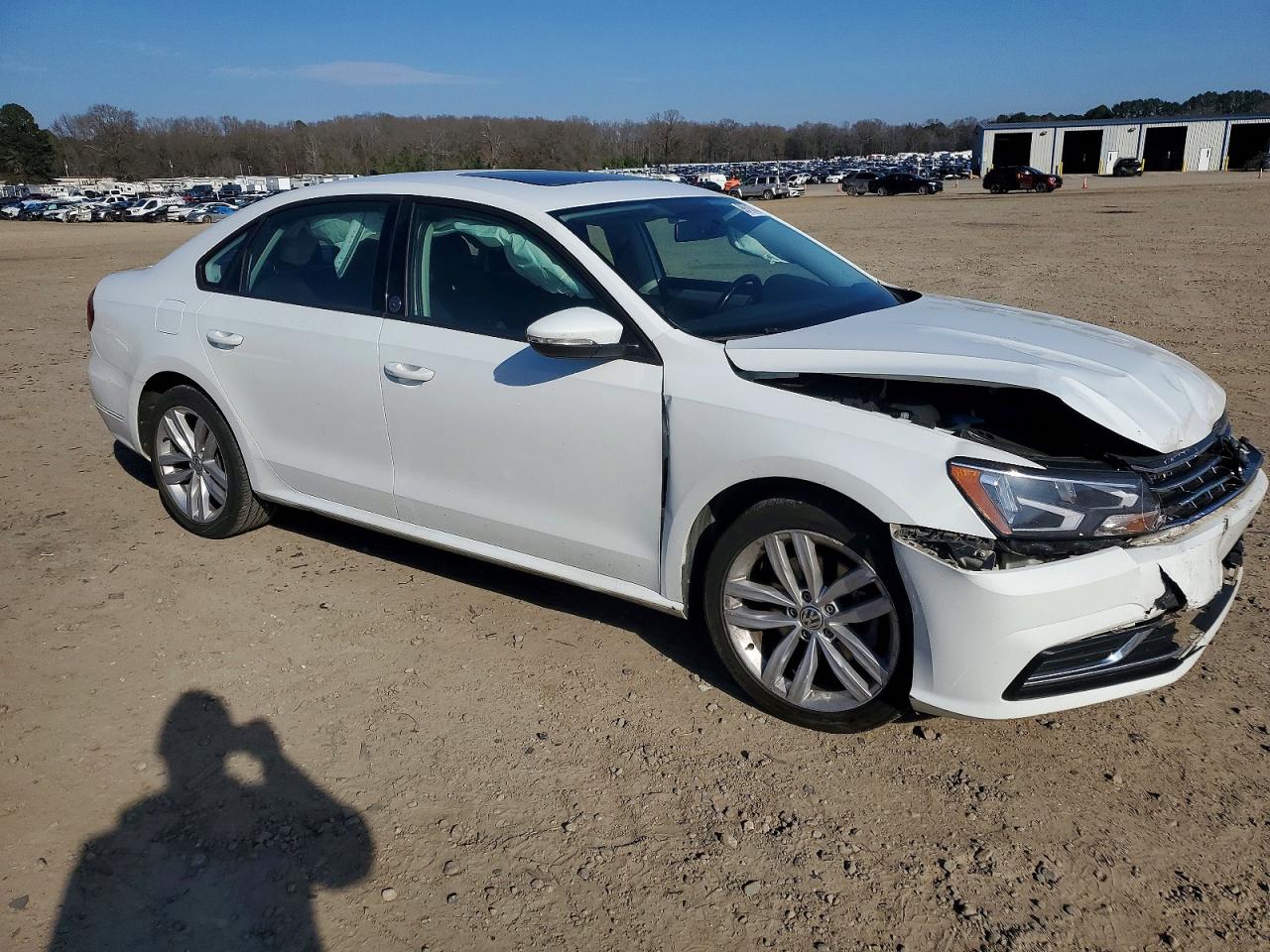 2019 Volkswagen Passat VIN 1VWLA7A32KC008787 photo 4