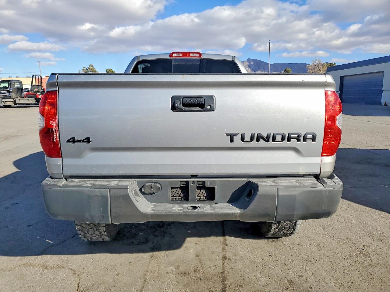2015 Toyota Tundra VIN 5TFUW5F15FX445444 photo 6
