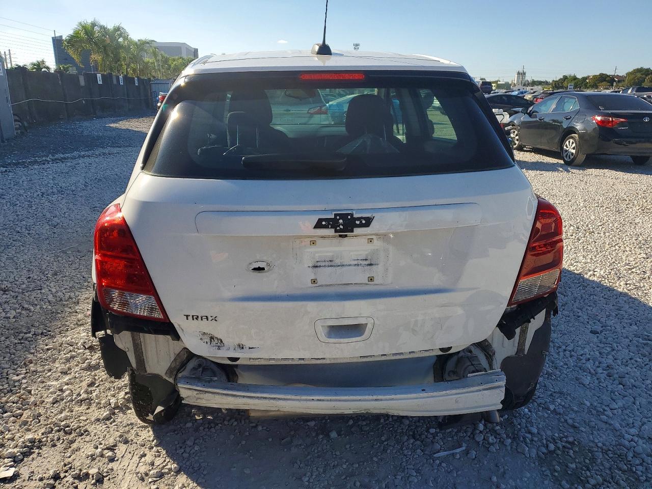 2017 Chevrolet Trax VIN KL7CJKSB3HB104581 photo 6