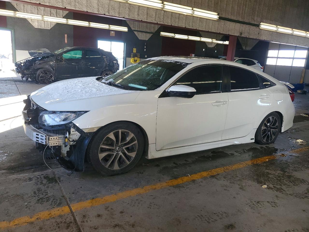 2018 Honda Civic VIN 2HGFC1E59JH700240 photo 1