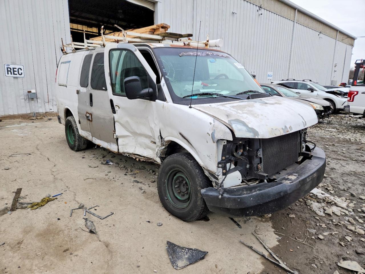 2005 CHEV Express VIN 1GCGG25V351237660 photo 4