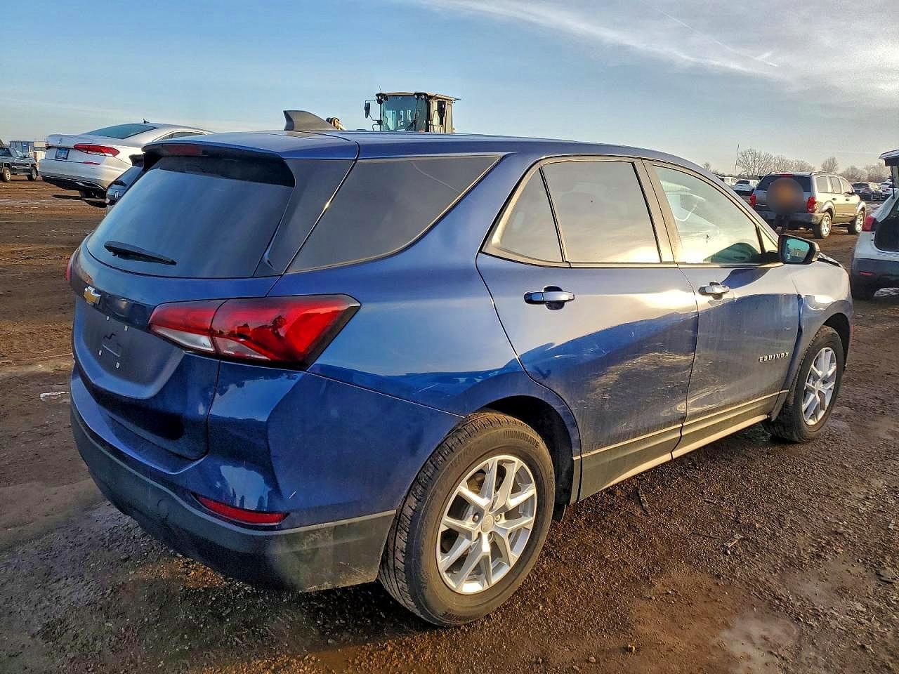2022 Chev Equinox VIN 3GNAXHEV4NS113587 photo 3