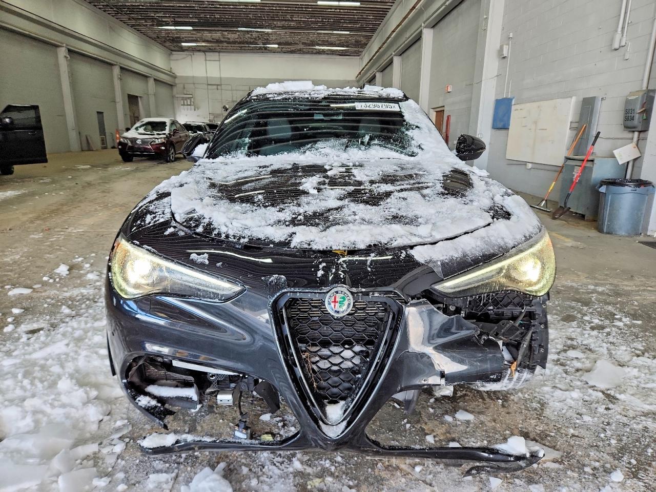 2023 Alfa Stelvio VIN ZASPAKBN9P7D51045 photo 5