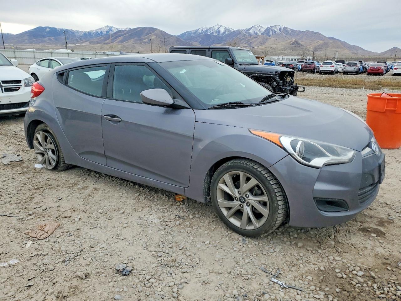 2016 HYUNDAI Veloster VIN KMHTC6ADXGU253706 photo 4