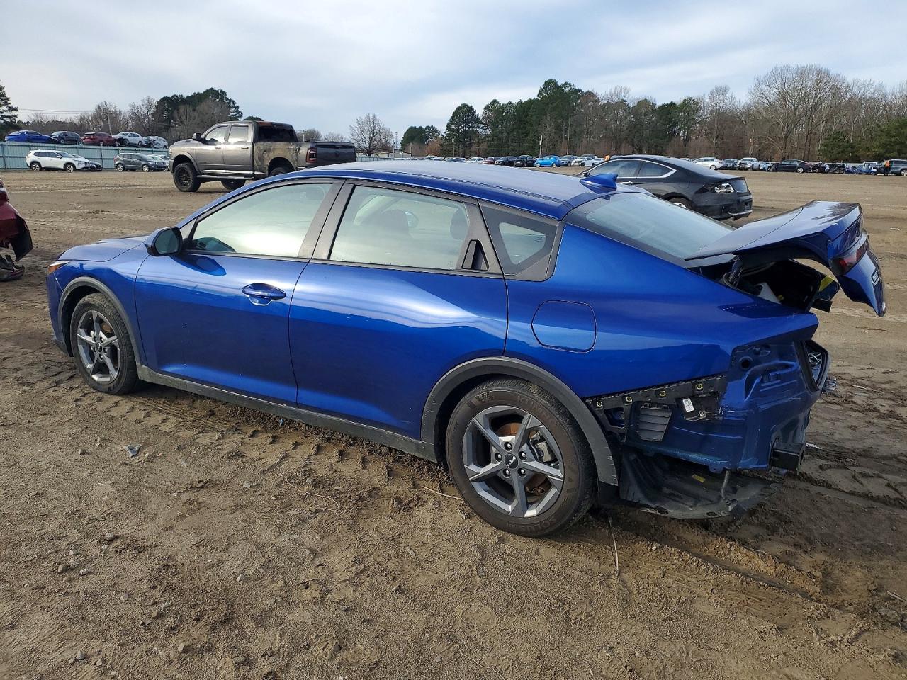 2025 Kia All other VIN 3KPFT4DEXSE028865 photo 2