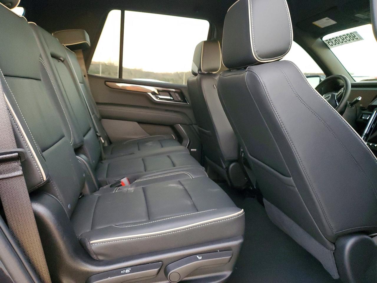 2025 GMC Yukon elev VIN 1GKS2BRD7SR284086 photo 11