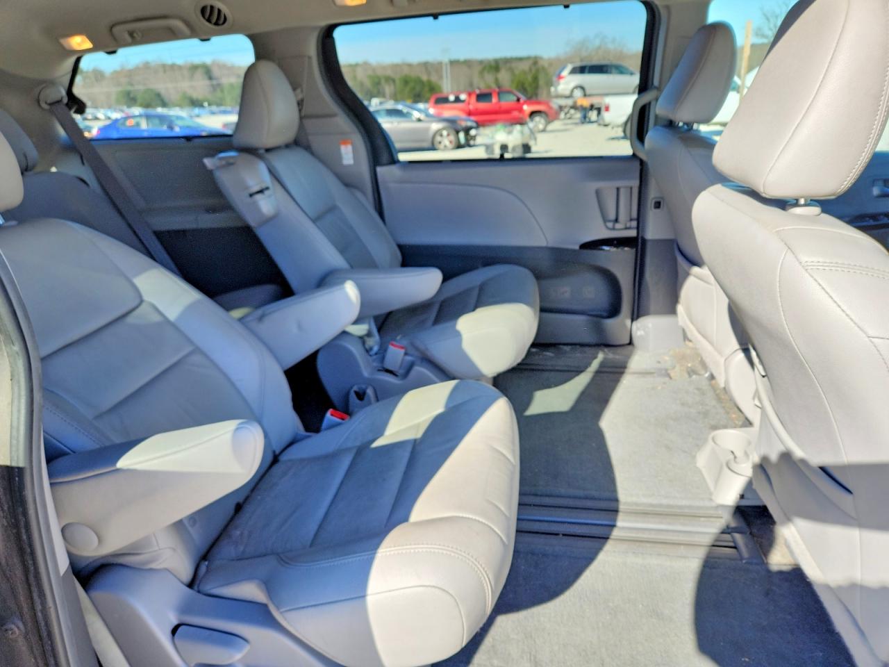 2015 Toyota All models VIN 5TDYK3DC3FS616607 photo 11