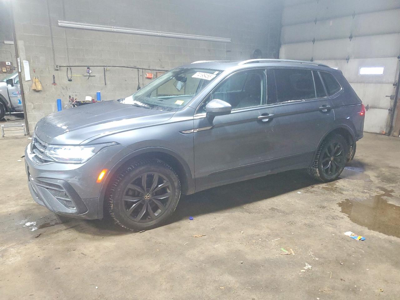 2022 Volkswagen Tiguan VIN 3VV2B7AX7NM153231 photo 1