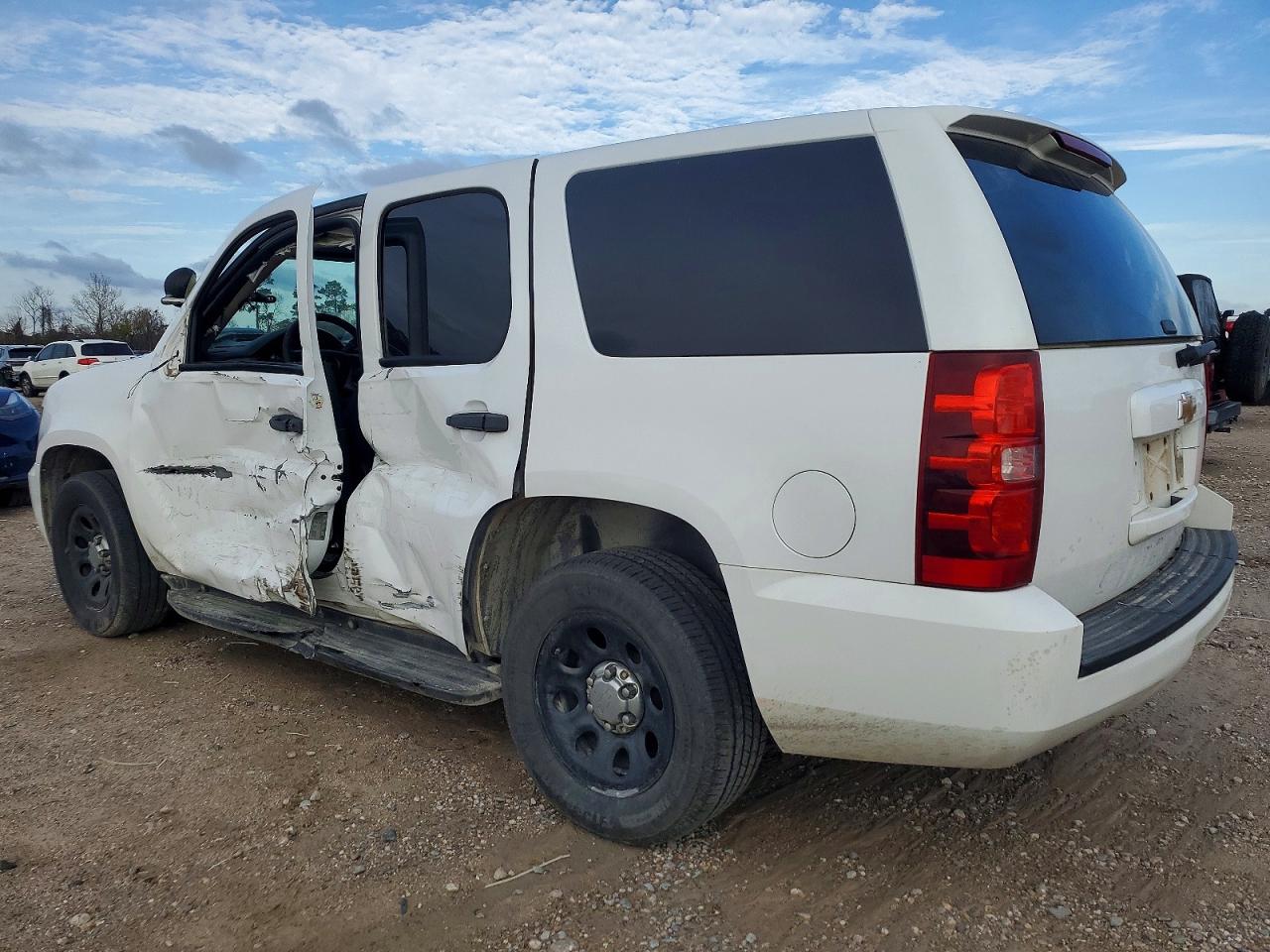2012 Chevrolet Tahoe VIN 1GNLC2E04CR317327 photo 2