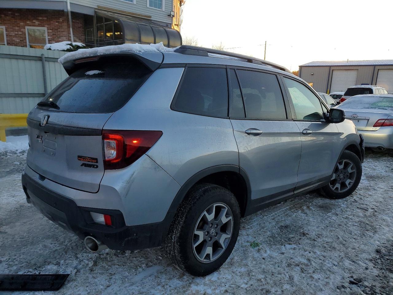2023 Honda Passport VIN 5FNYF8H66PB002467 photo 3