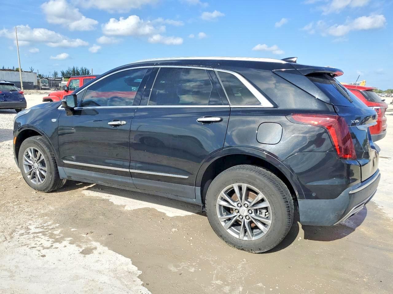 2021 Cadillac Xt5 VIN 1GYKNCRS0MZ173433 photo 2
