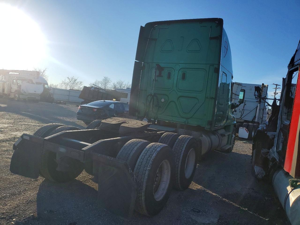 2018 FREIGHTLINER All other VIN 3AKJGLDR7JSJV0730 photo 4
