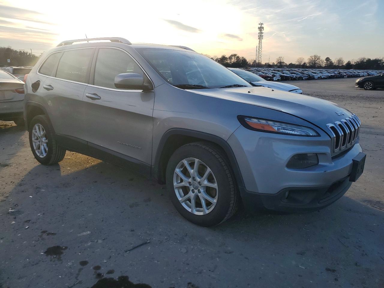 2015 Jeep Grand cher VIN 1C4PJLLB6KD454615 photo 4