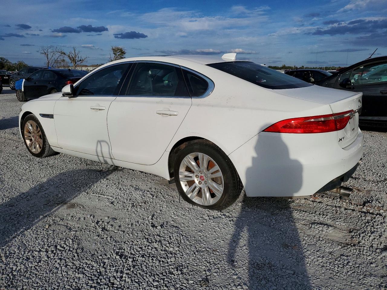 2017 Jaguar Xf VIN SAJBR4BV0HCY46610 photo 2