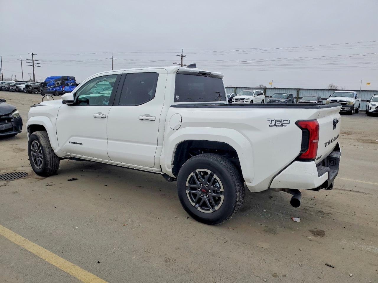 2025 Toyota Tacoma trd VIN 3TMLB5JN3SM179939 photo 2