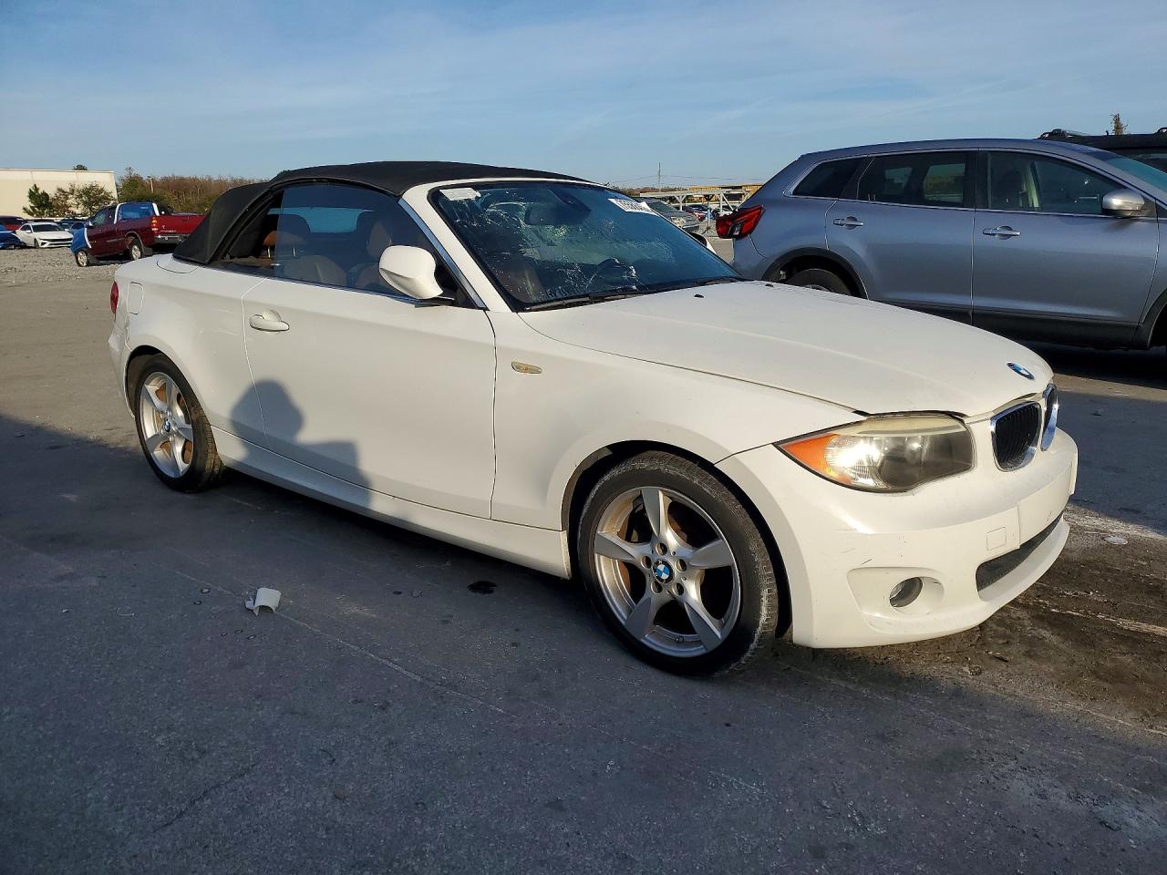 2013 BMW 1 series VIN WBAUL7C57DVM83825 photo 4