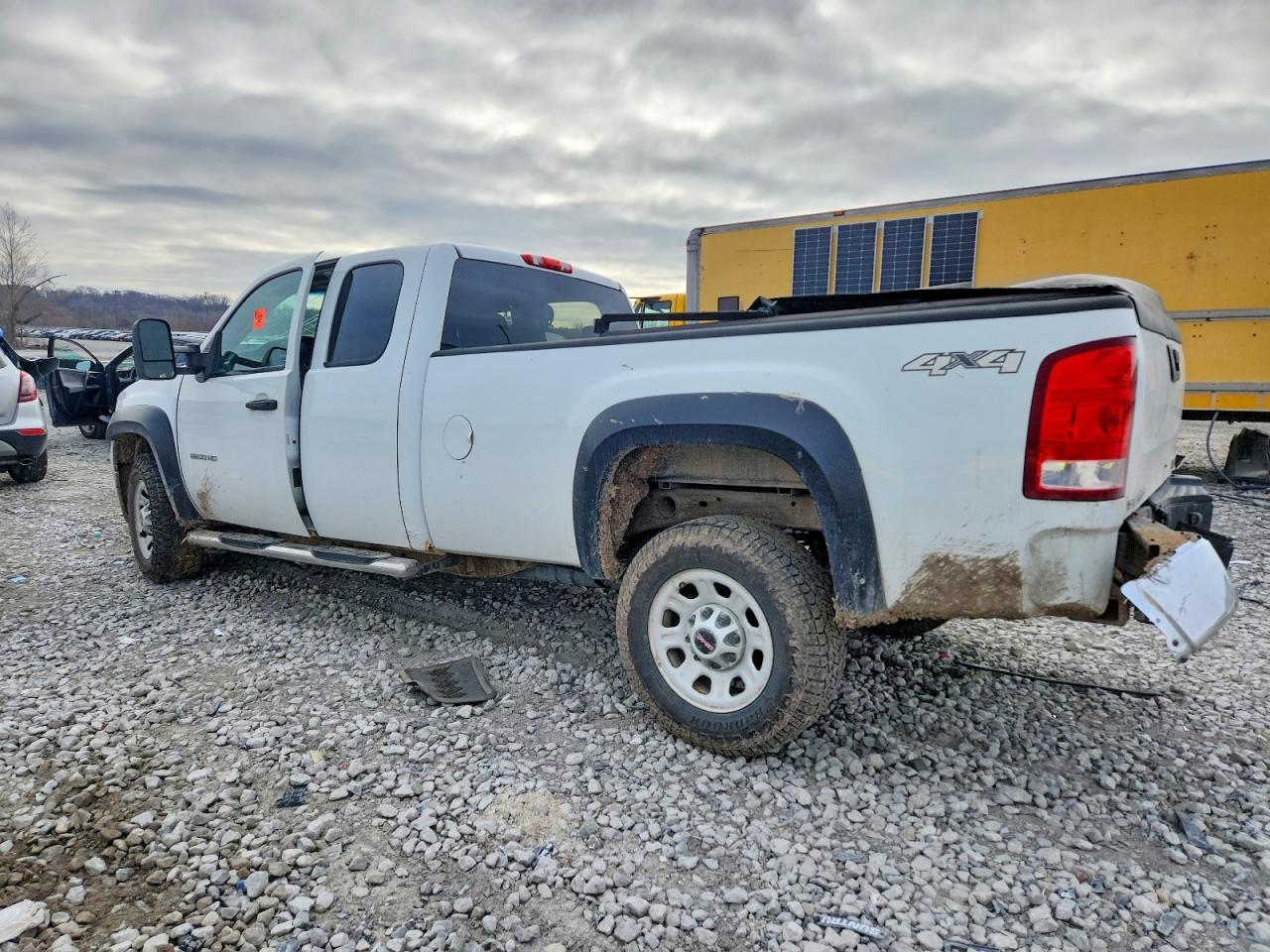 2012 GMC SIERRA VIN 1GT22ZCG1CZ355355 photo 2