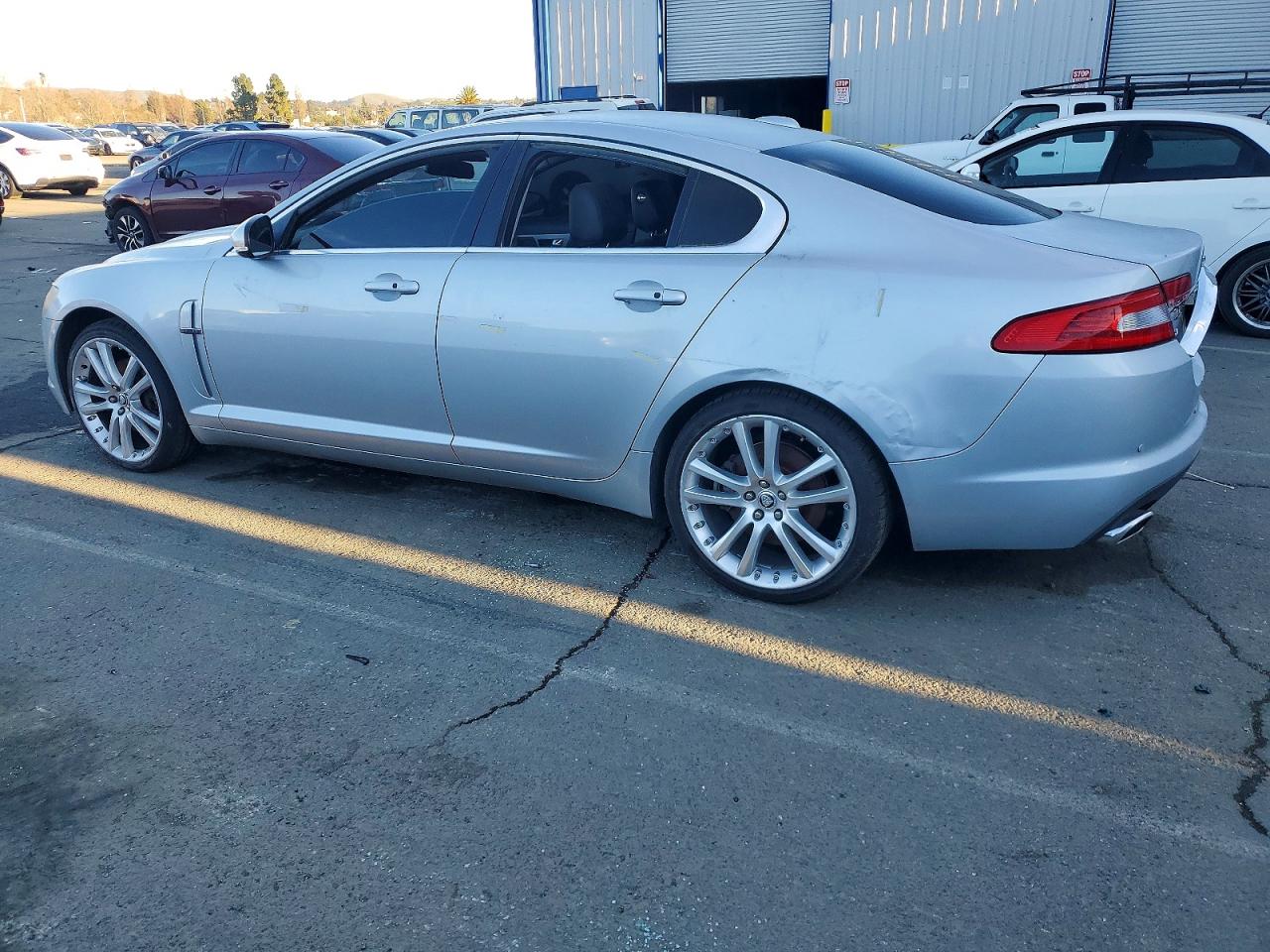 2010 Jaguar Xf VIN SAJWA0GB6ALR56941 photo 2