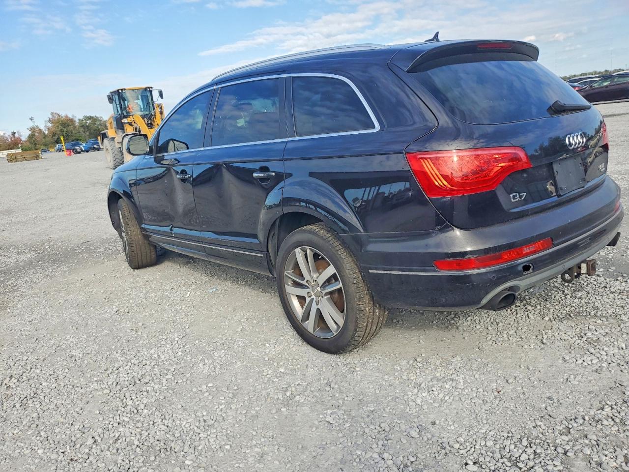 2015 Audi Q7 VIN WA1LGAFE4FD017803 photo 2