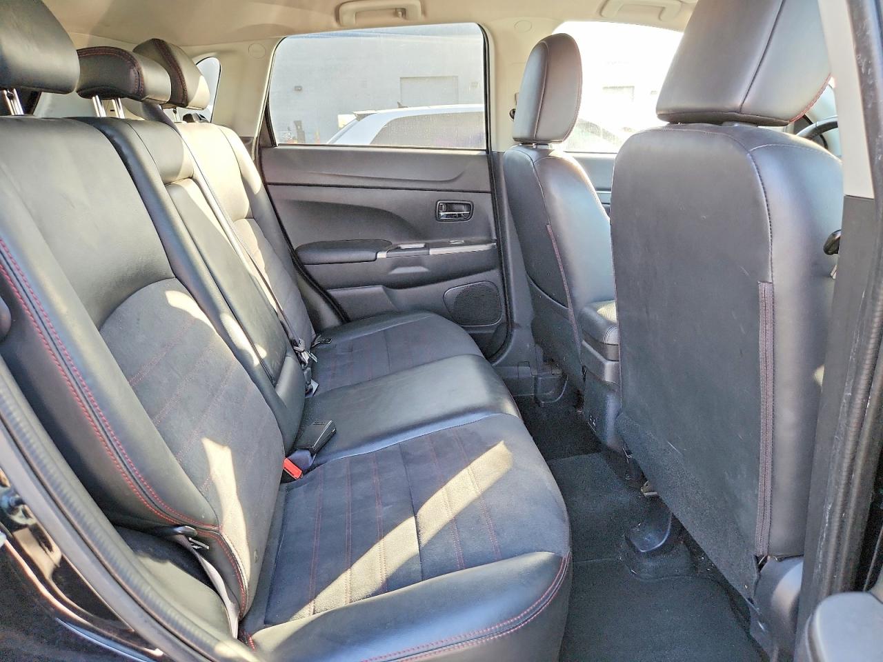 2022 Mitsubishi Outlander VIN JA4APVAU6NU007656 photo 11