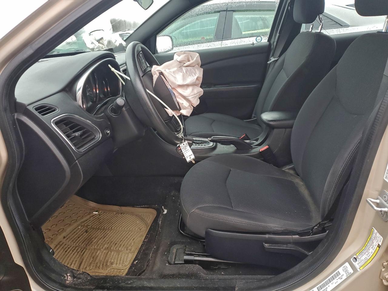 2014 Chrysler 200 VIN 1C3CCBABXEN131841 photo 7