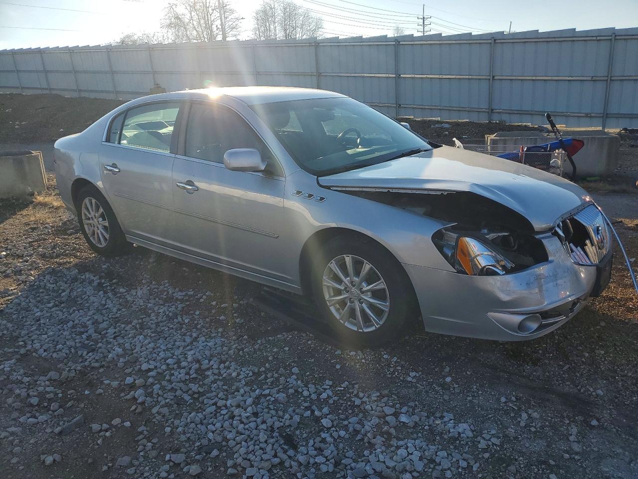 2011 Buick Lucerne VIN 1G4HC5EM5BU152351 photo 4