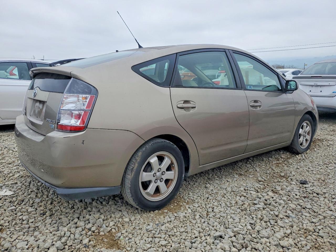 2004 Toyota Prius VIN JTDKB20U340023795 photo 3
