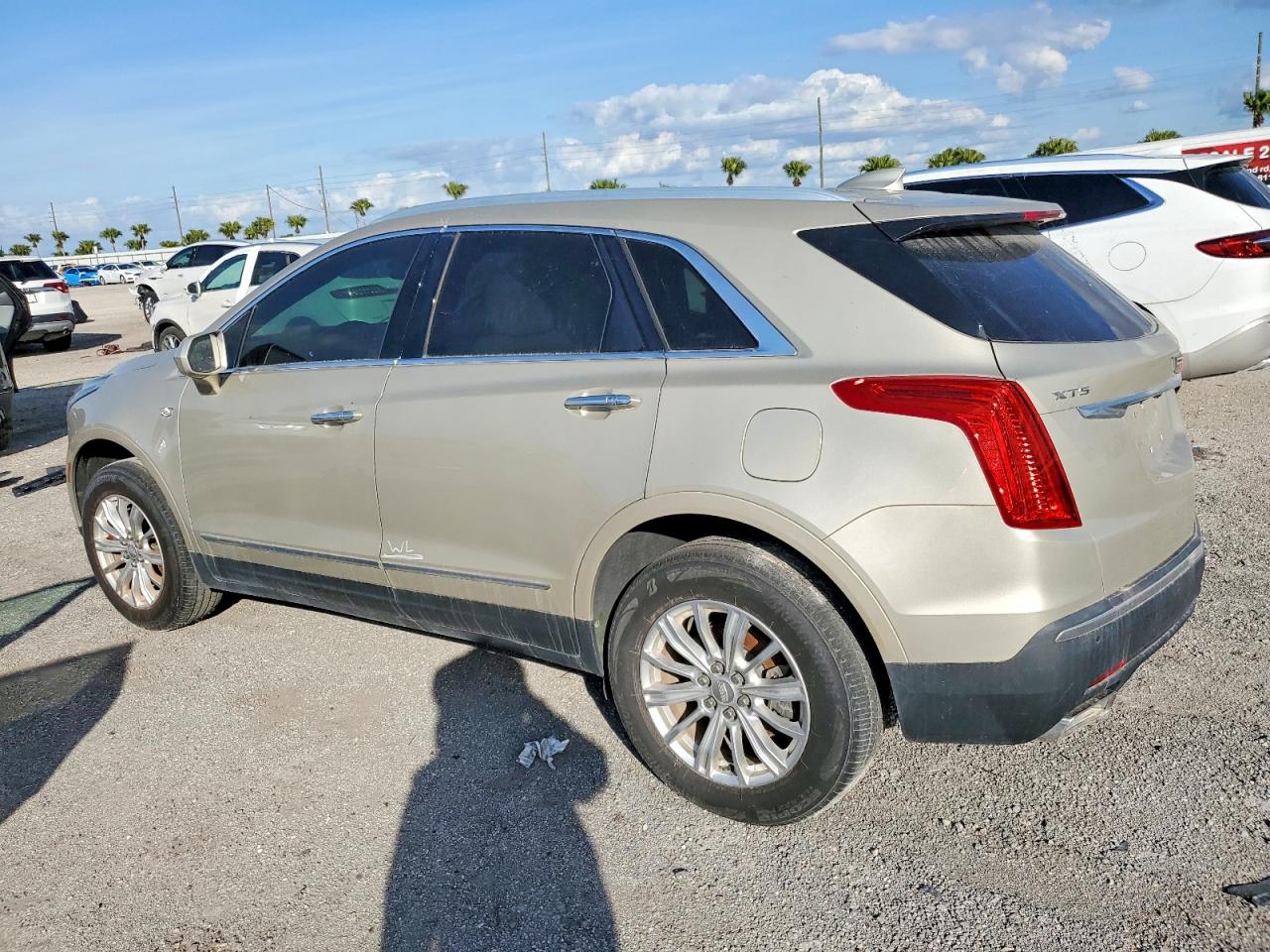 2017 Cadillac Xt5 VIN 1GYKNARS4HZ176328 photo 2