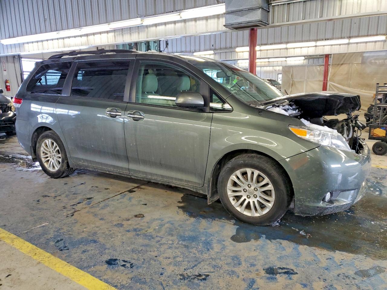 2014 Toyota All models VIN 5TDYK3DC1ES433088 photo 4
