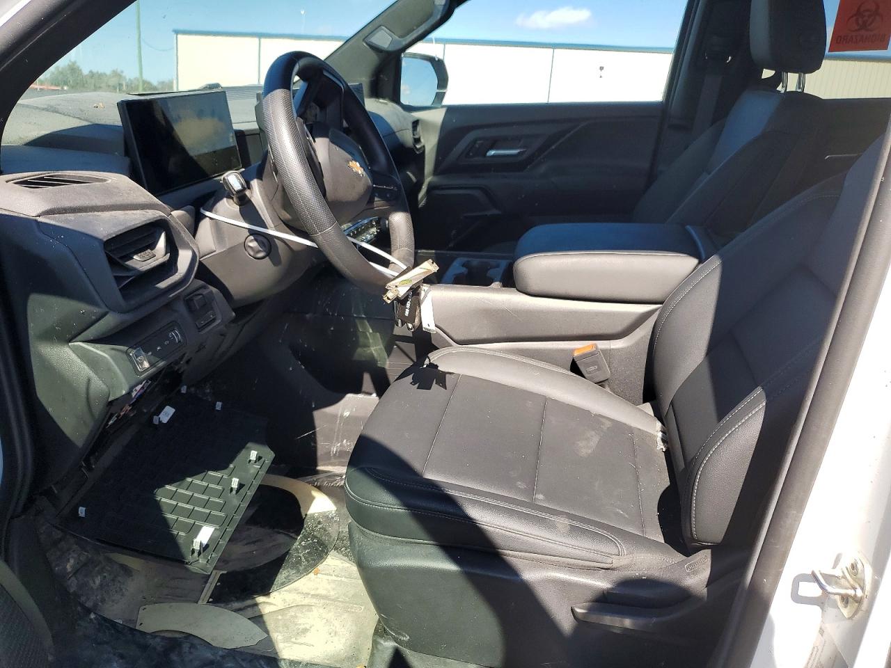 2024 Chevrolet All models VIN 1GC10VEL0RU201729 photo 7