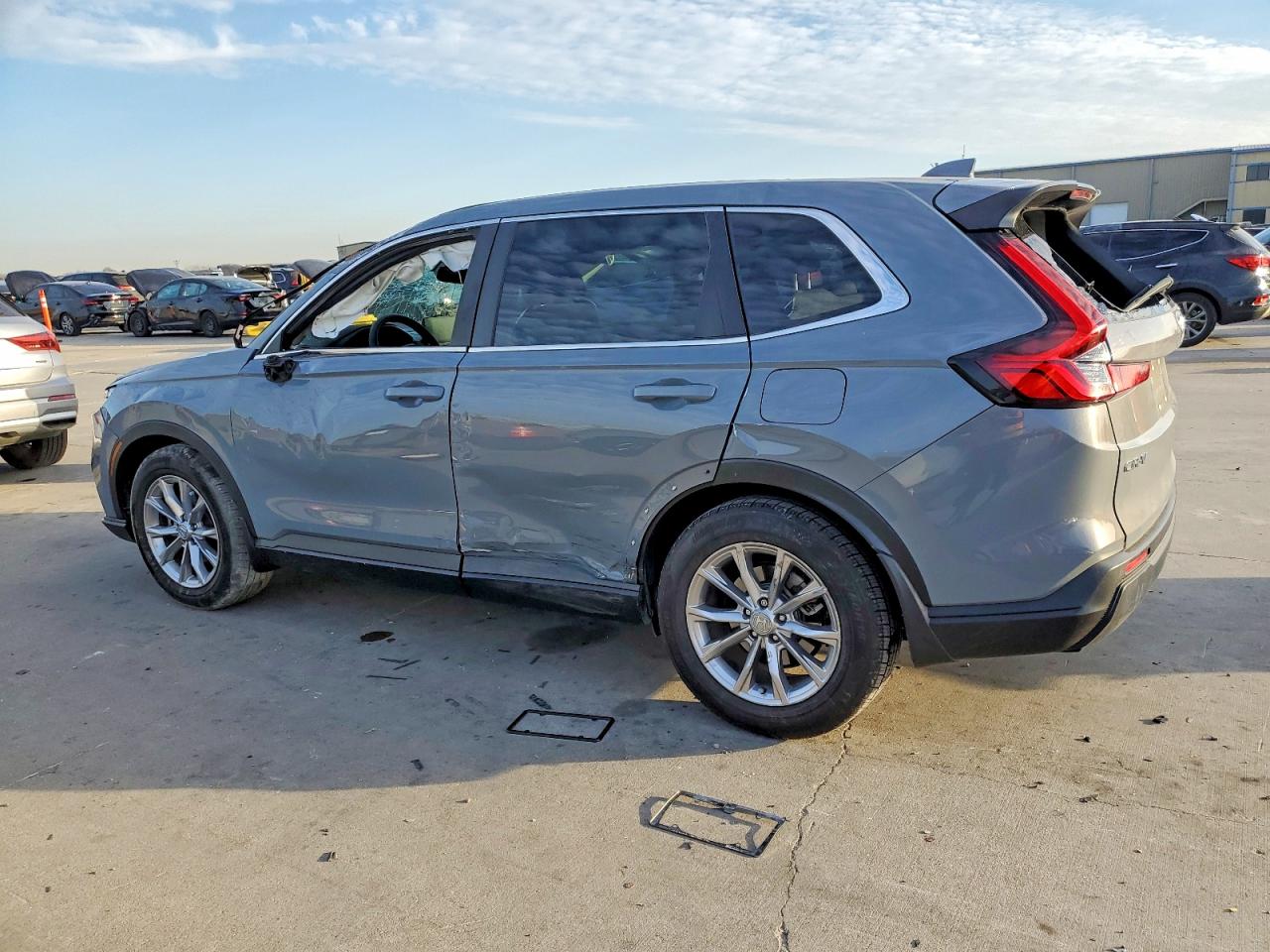 2023 Honda Crv VIN 2HKRS3H42PH303806 photo 2