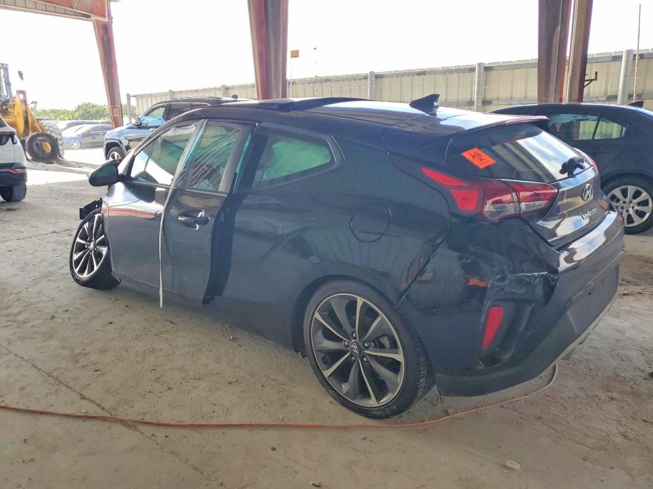 2020 Hyundai Veloster VIN KMHTG6AF1LU029613 photo 2