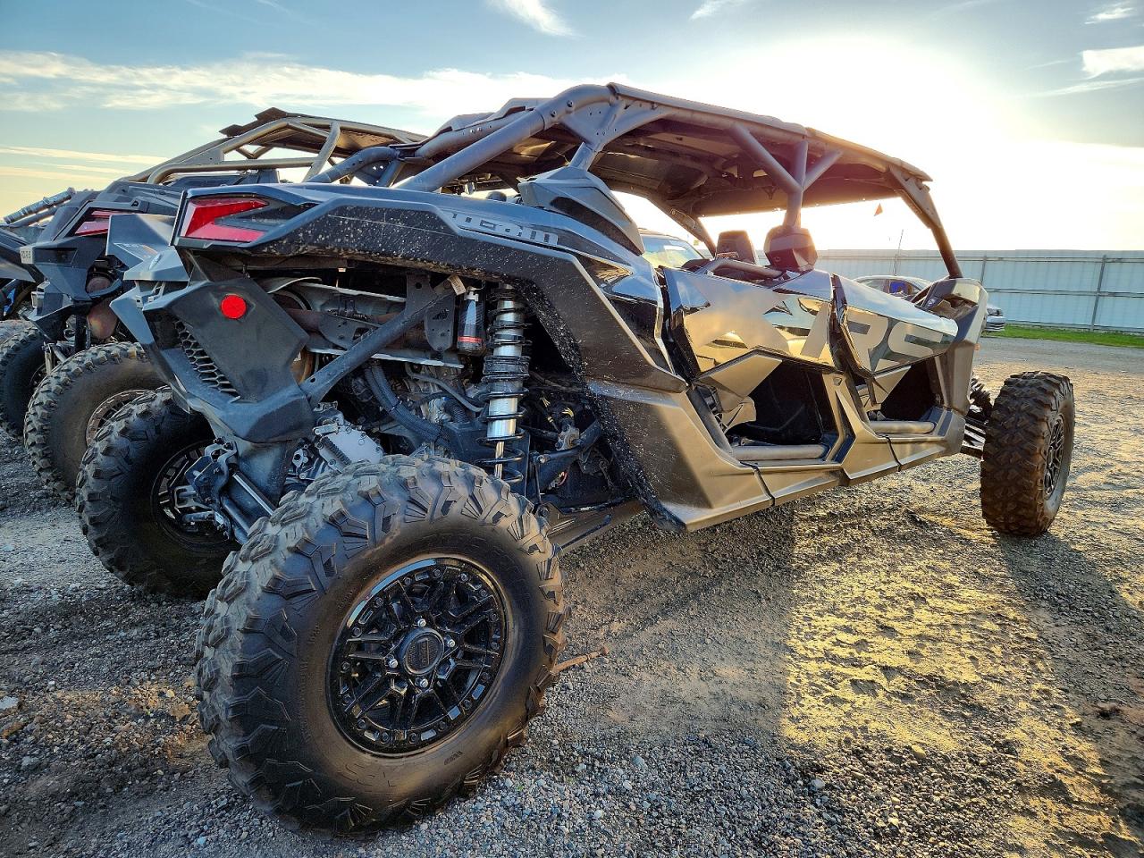 2025 Can-Am Maverick x VIN 3JBVNAV28SE001000 photo 4
