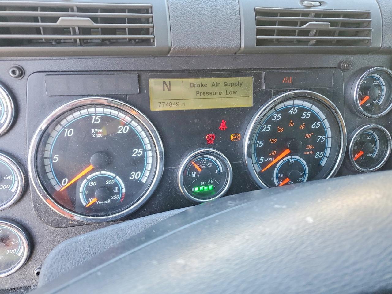 2018 FREIGHTLINER All other VIN 1FUJGLDR0JLJH9462 photo 8