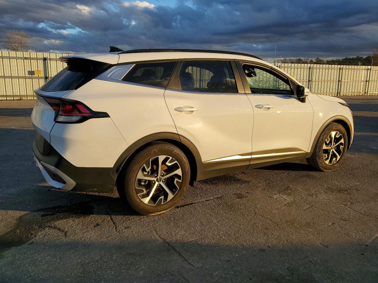 2025 Kia Sportage VIN 5XYK33DF4SG263024 photo 3