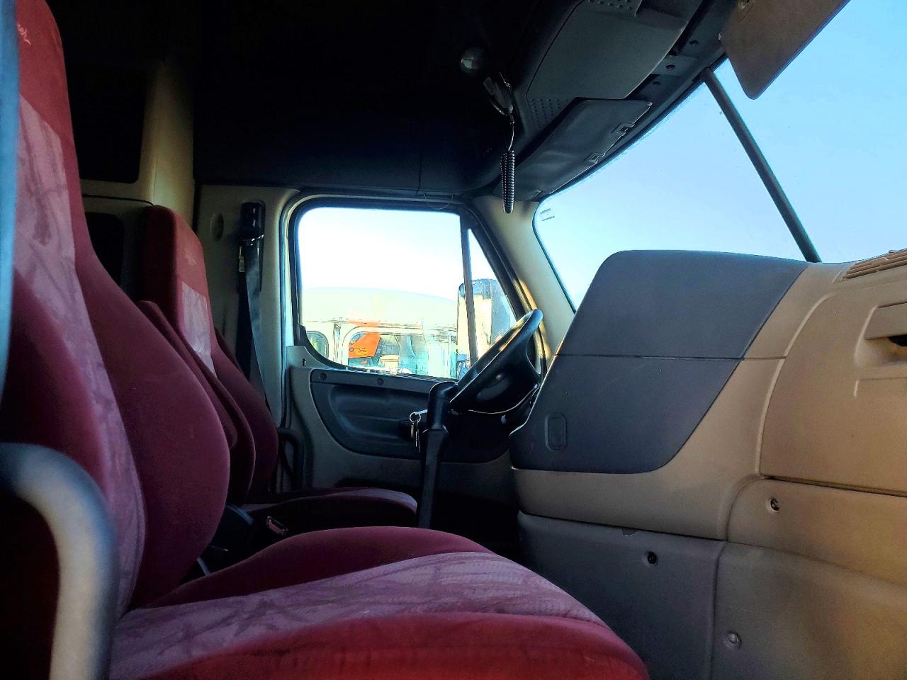 2018 FREIGHTLINER All other VIN 1FUJGLDR5JLJR2003 photo 5