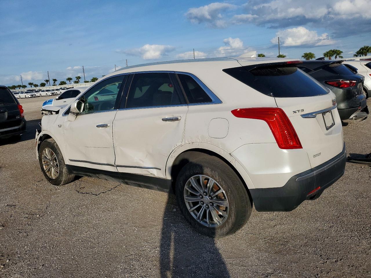2018 Cadillac Xt5 VIN 1GYKNCRS8JZ182473 photo 2