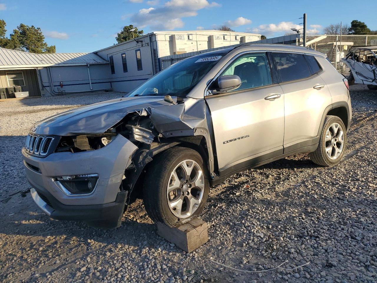 2020 Jeep Compass VIN 3C4NJCCB7LT122556 photo 1