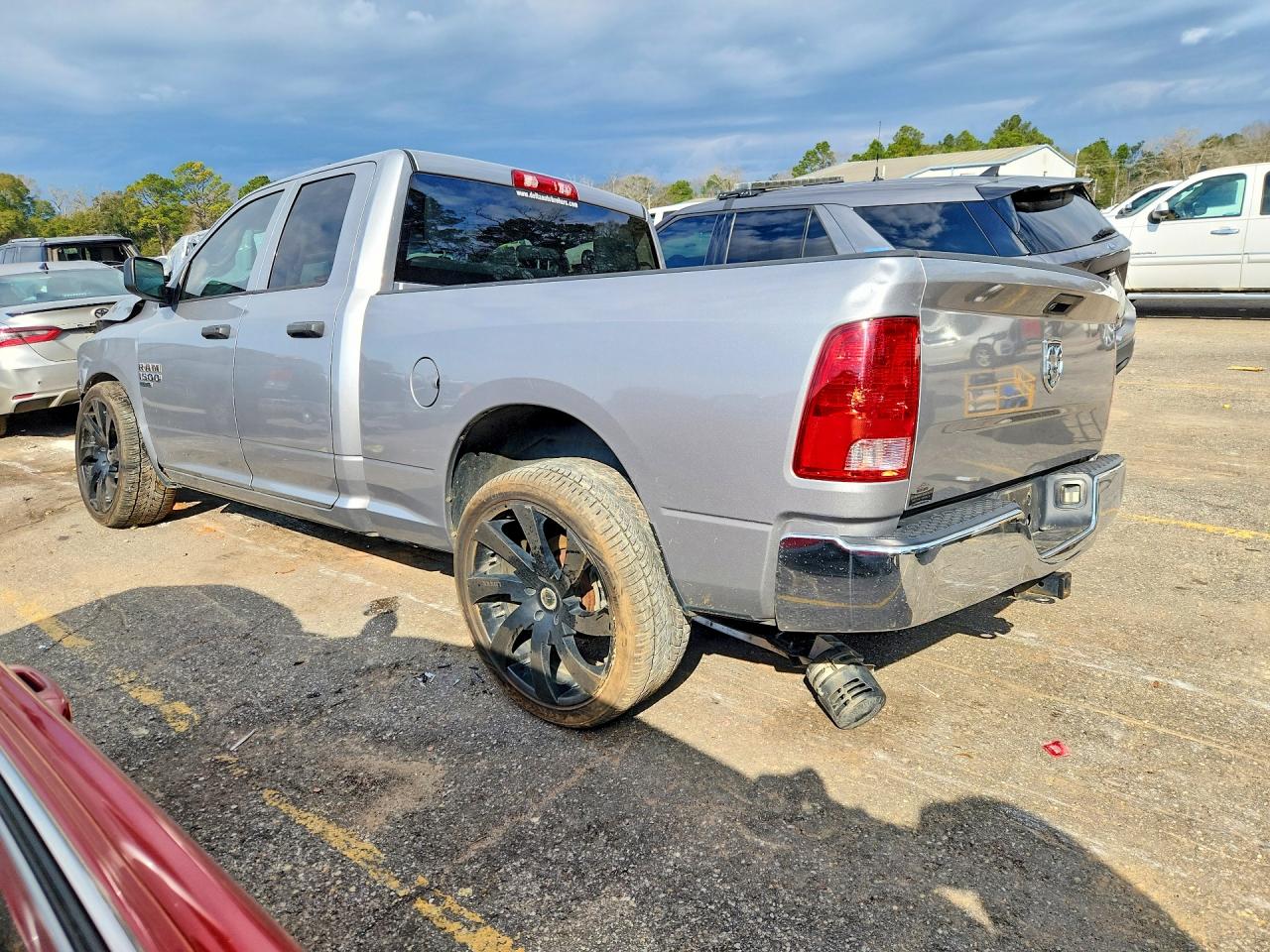 2019 Ram 1500 VIN 1C6RR6FG9KS629274 photo 2