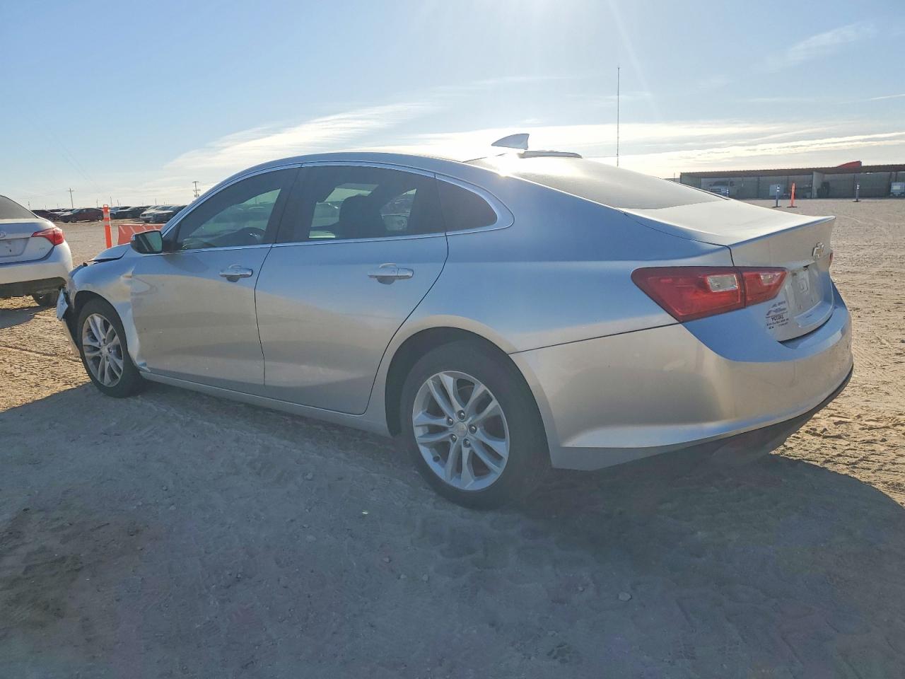 2018 Chev Malibu VIN 1G1ZD5ST0JF157390 photo 2