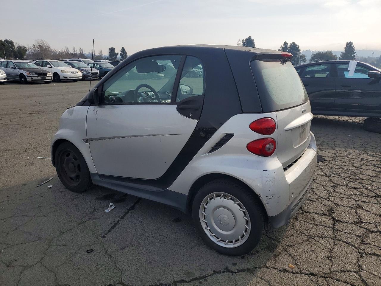 2013 Smart Fortwo VIN WMEEJ3BA1DK687060 photo 2