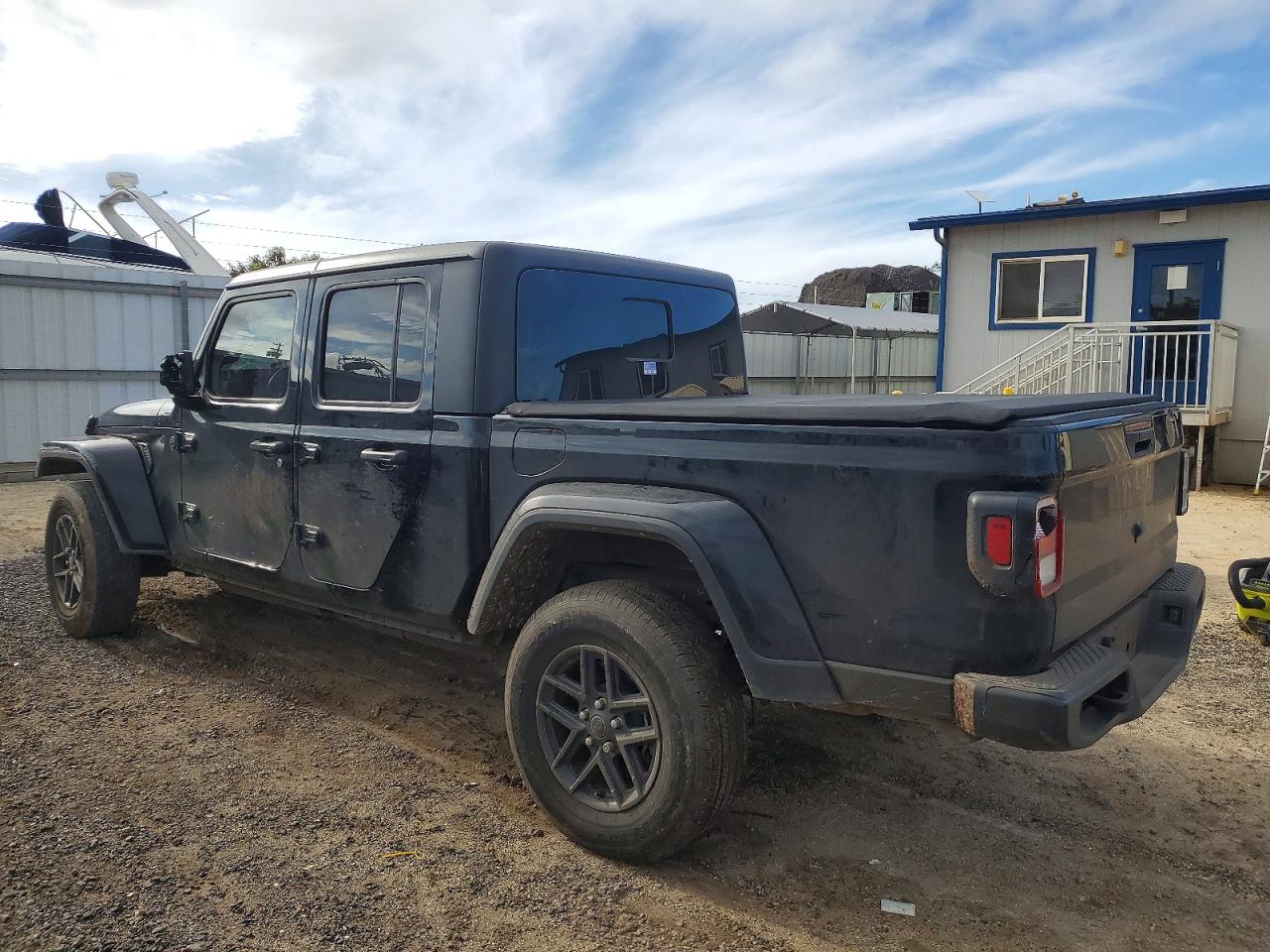 2024 Jeep Gladiator VIN 1C6HJTAG4RL119850 photo 2