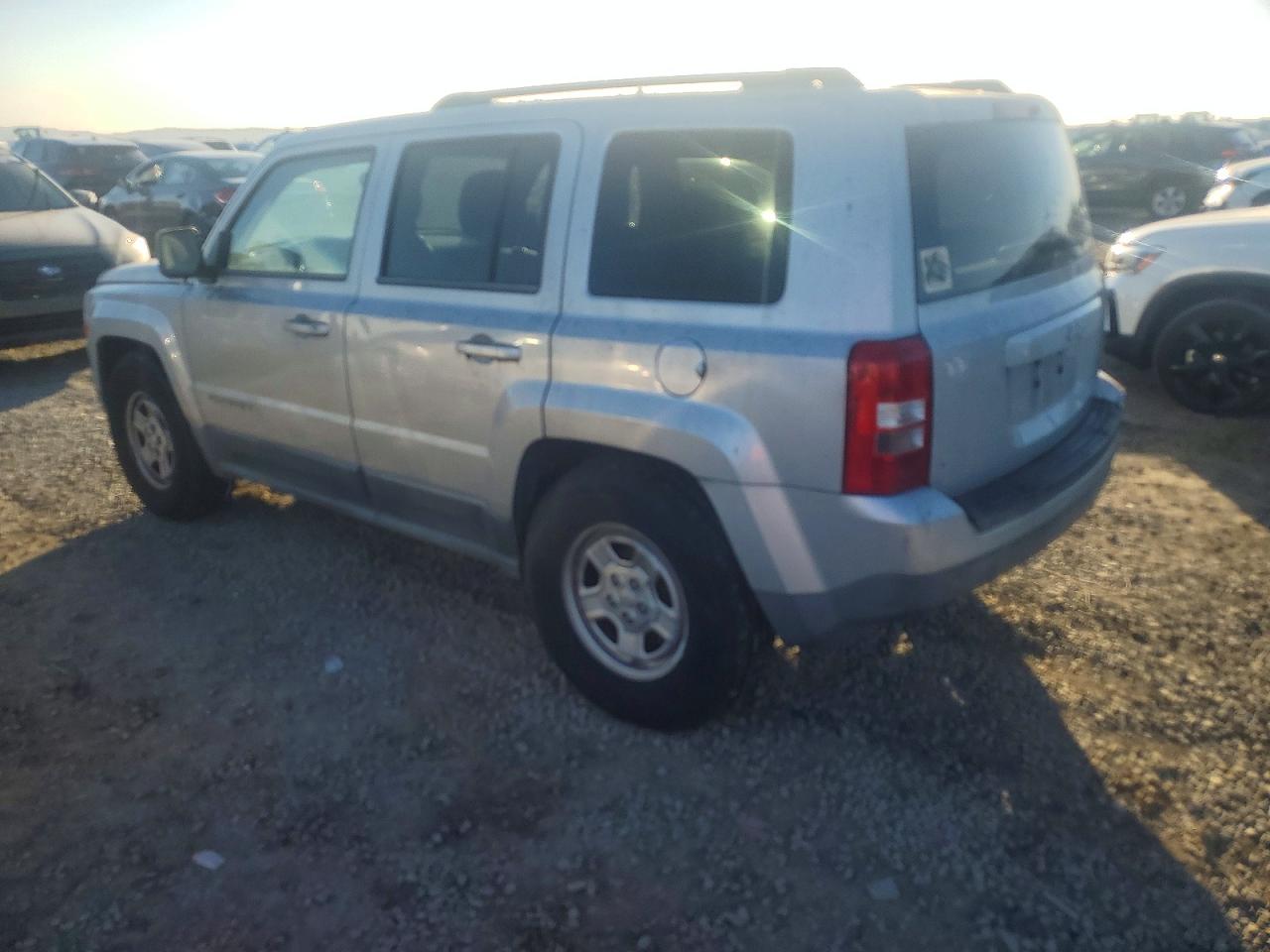 2011 Jeep Patriot VIN 1J4NT1GA2BD170349 photo 2